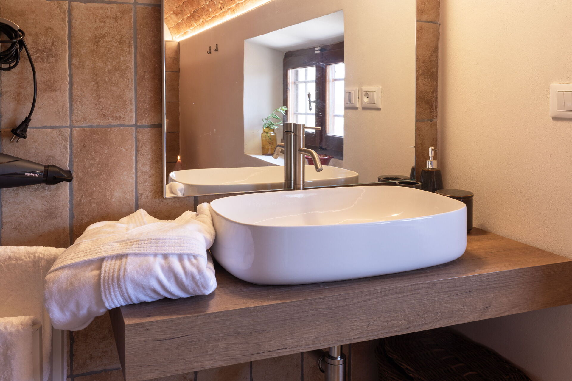 Bathroom sink