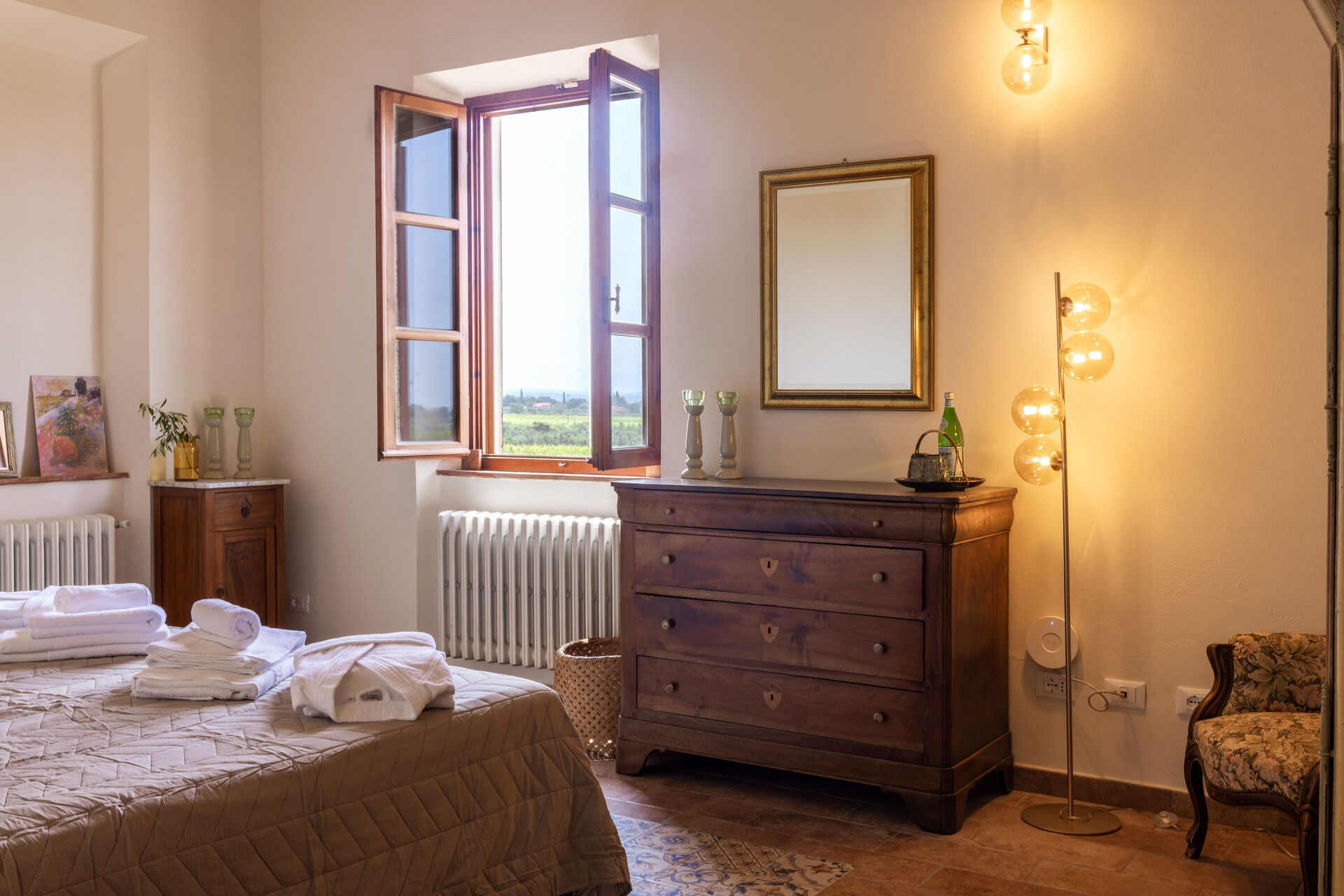 A guest bedroom