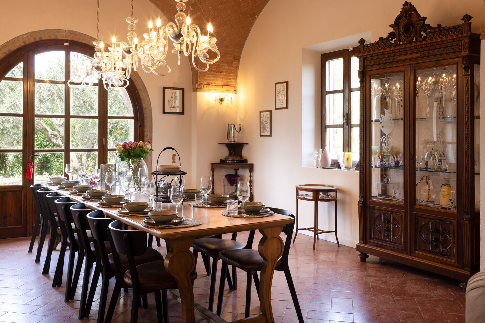 The long dining table at Villa Leone Reale